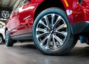 Chevrolet Suburban SUV 6,2 l 313 kw