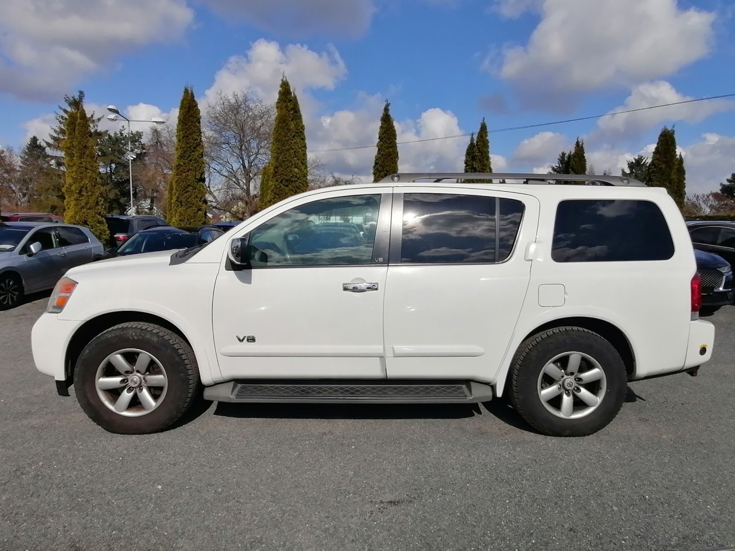 Nissan Armada SUV / Terénní 5,6 l 233 kw