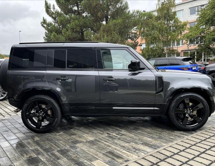Land Rover Defender 10