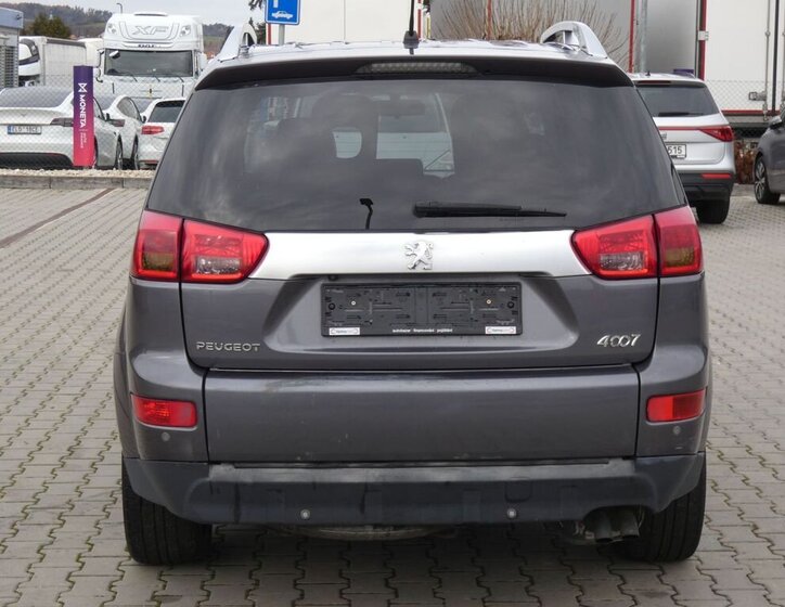 Peugeot 4007 7