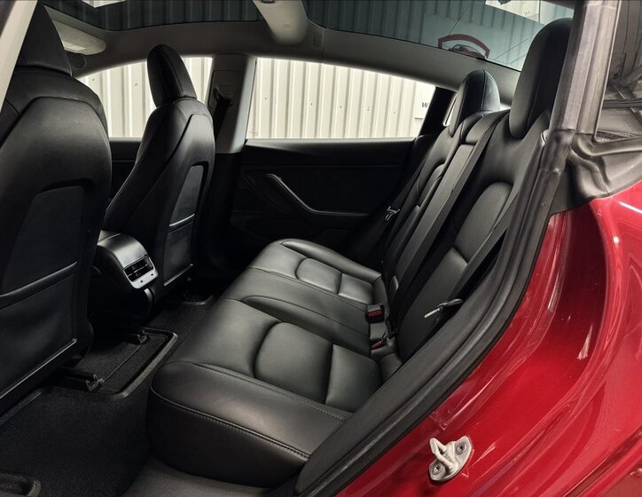 Tesla Model 3 Liftback 0,0 324 kw