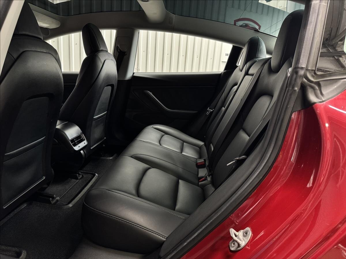 Tesla Model 3 Liftback 0,0 324 kw