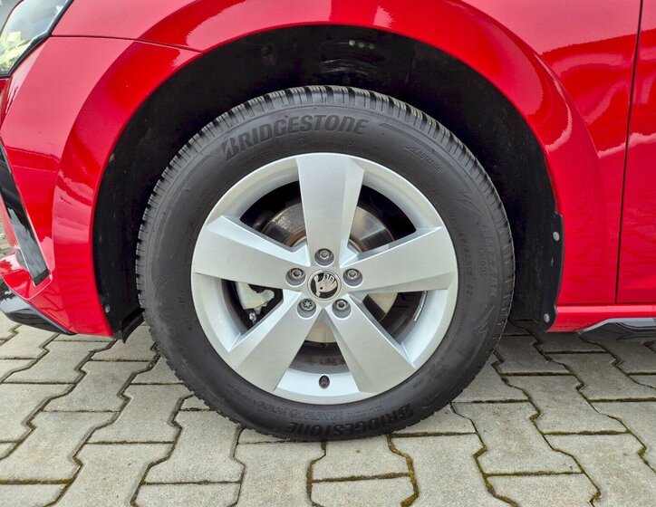 Škoda Scala Hatchback 1,0 l 85 kw