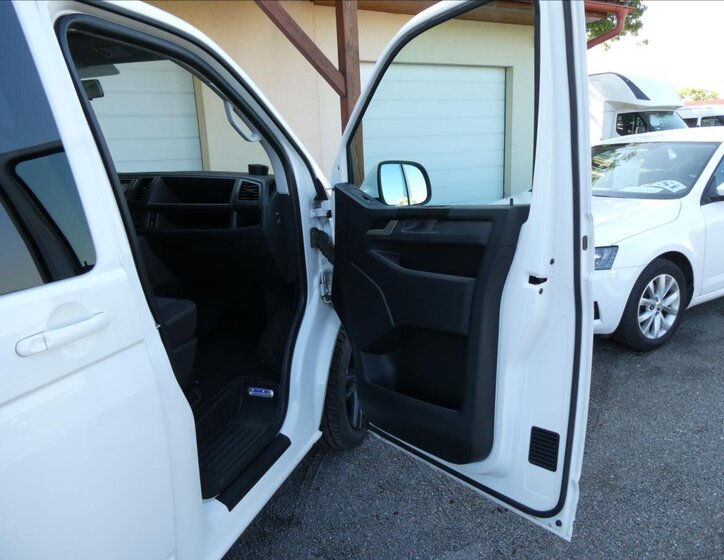 Volkswagen Multivan 21