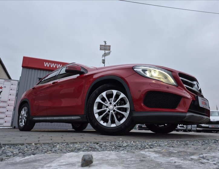 Mercedes-Benz GLA SUV / Terénní 1,6 l 115 kw