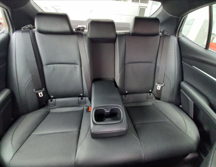 Toyota Camry Sedan / Limuzína 2,5 l 169 kw