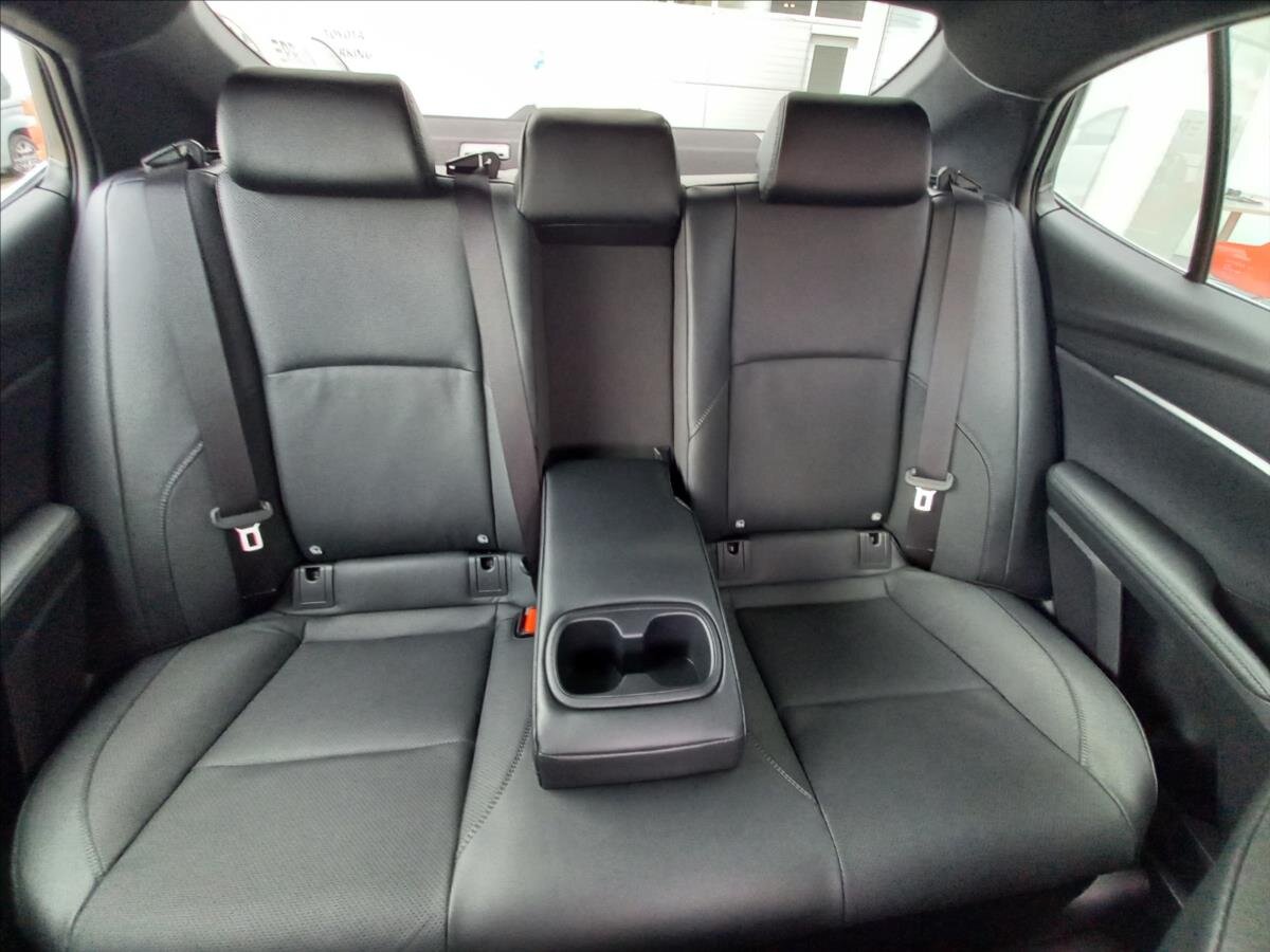 Toyota Camry Sedan / Limuzína 2,5 l 169 kw