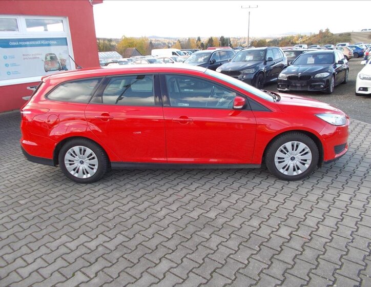 Ford Focus Kombi 999,0 74 kw