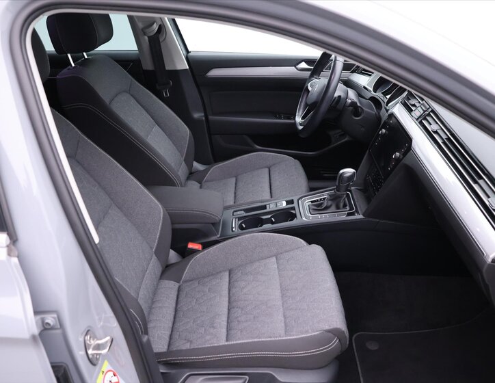 Volkswagen Passat Sedan / Limuzína 1,5 l 110 kw