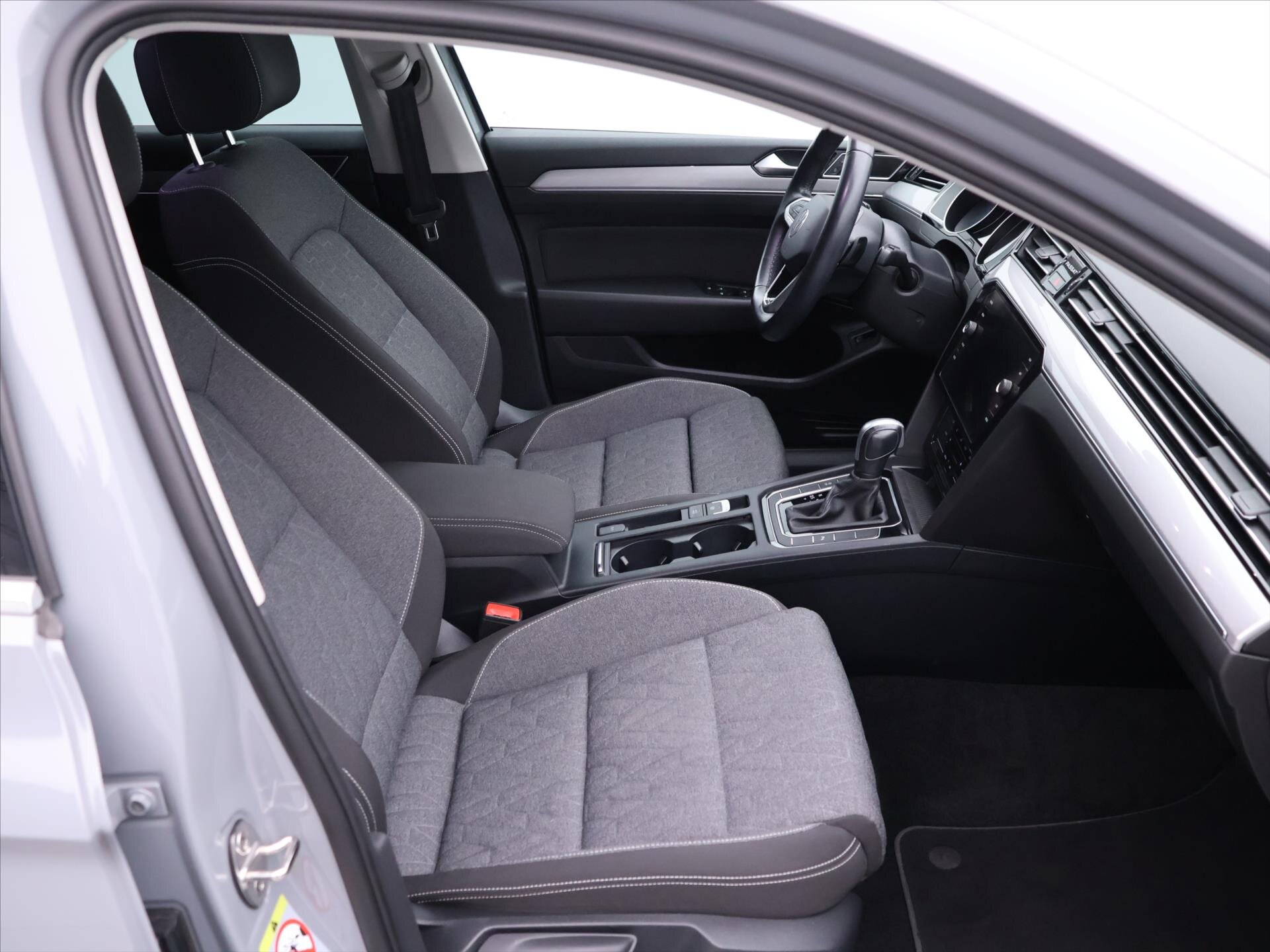 Volkswagen Passat Sedan / Limuzína 1,5 l 110 kw