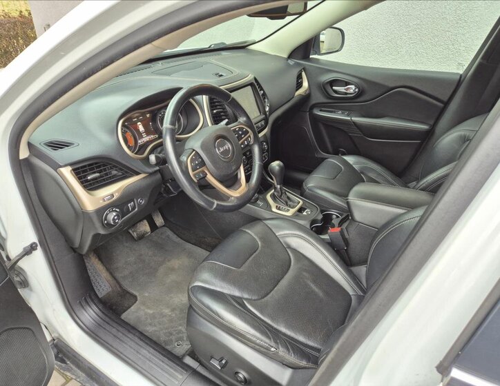 Jeep Cherokee SUV 2,2 l 147 kw