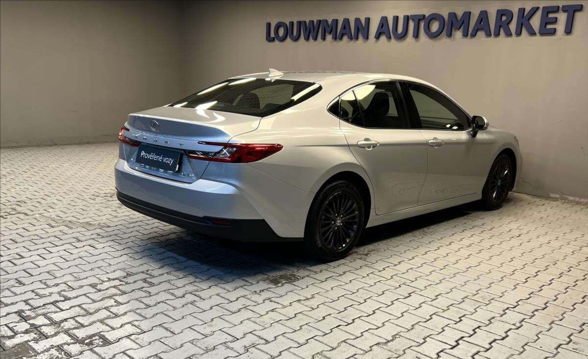 Toyota Camry Sedan / Limuzína 2,5 l 137 kw