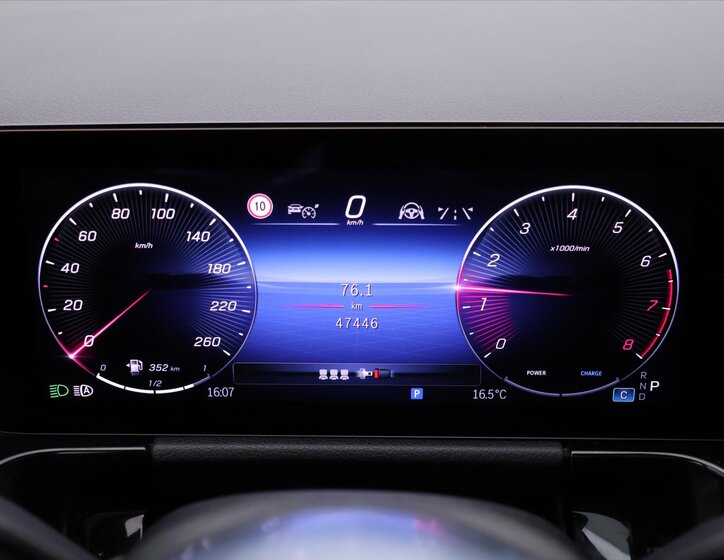 Mercedes-Benz GLA SUV / Terénní 2,0 l 165 kw