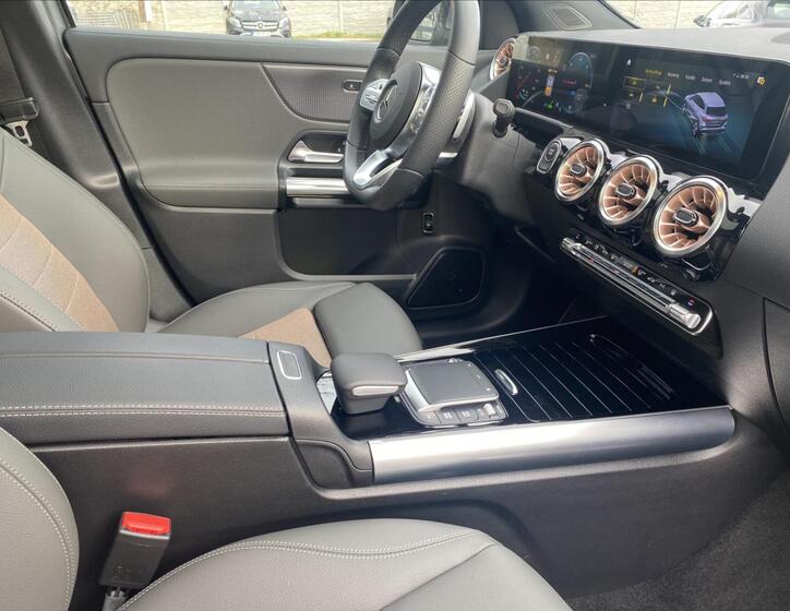 Mercedes-Benz EQA 13