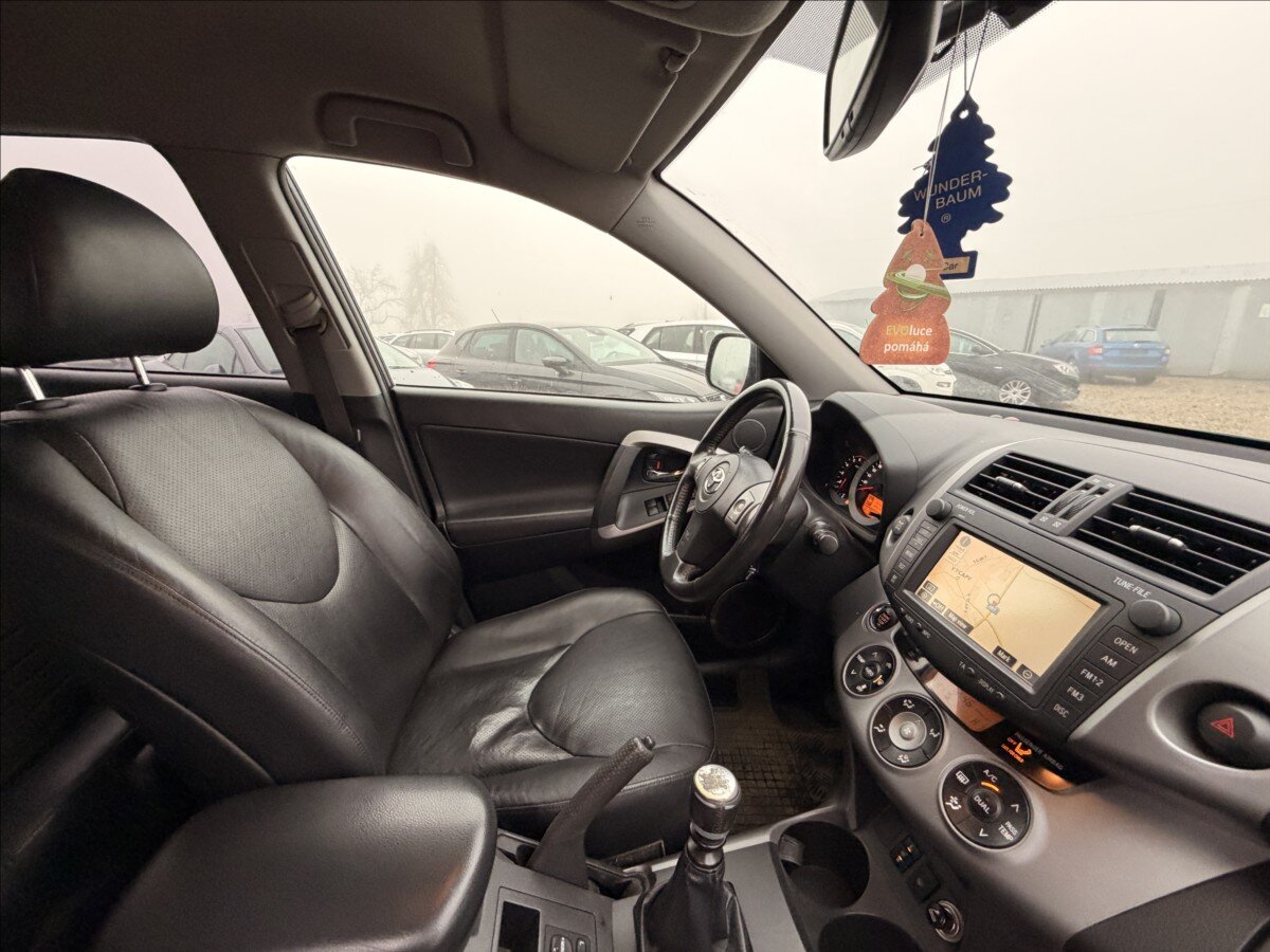 Toyota RAV4 SUV / Terénní 2,2 l 130 kw