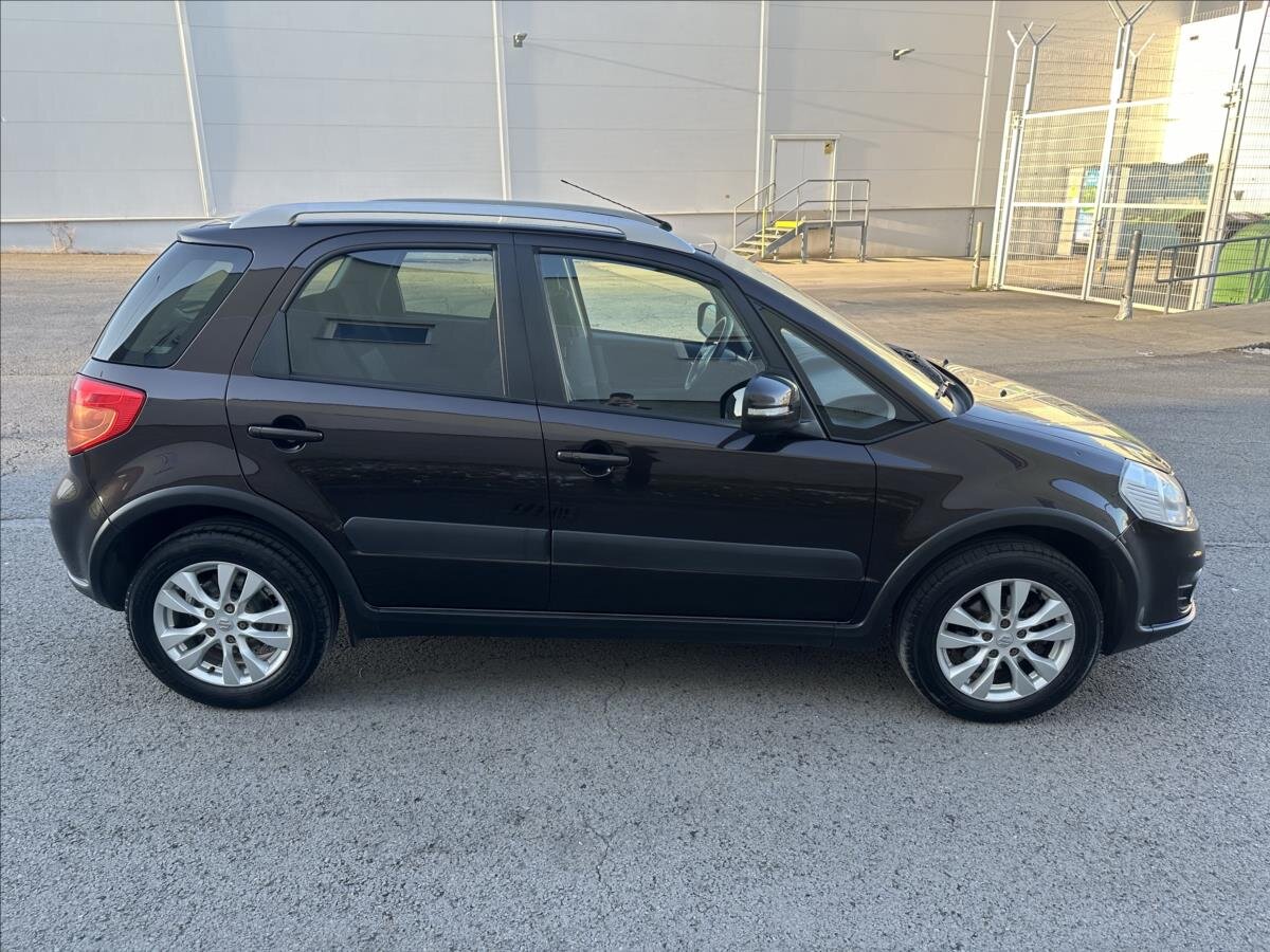 Suzuki SX4 Hatchback 1,6 l 88 kw