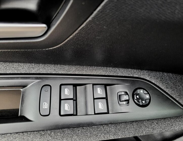 Peugeot 3008 SUV / Terénní 1,5 l 96 kw