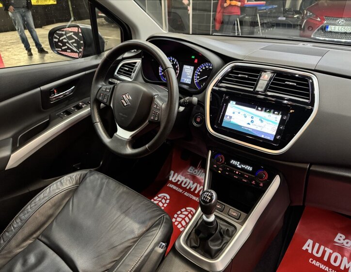 Suzuki SX4 S-Cross 16