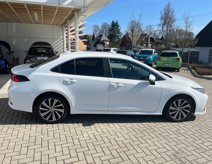 Toyota Corolla Sedan / Limuzína 1,5 l 92 kw