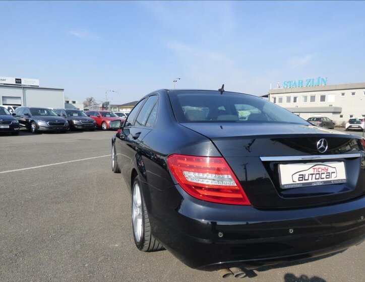 Mercedes-Benz Třídy C Sedan / Limuzína 2,1 l 88 kw