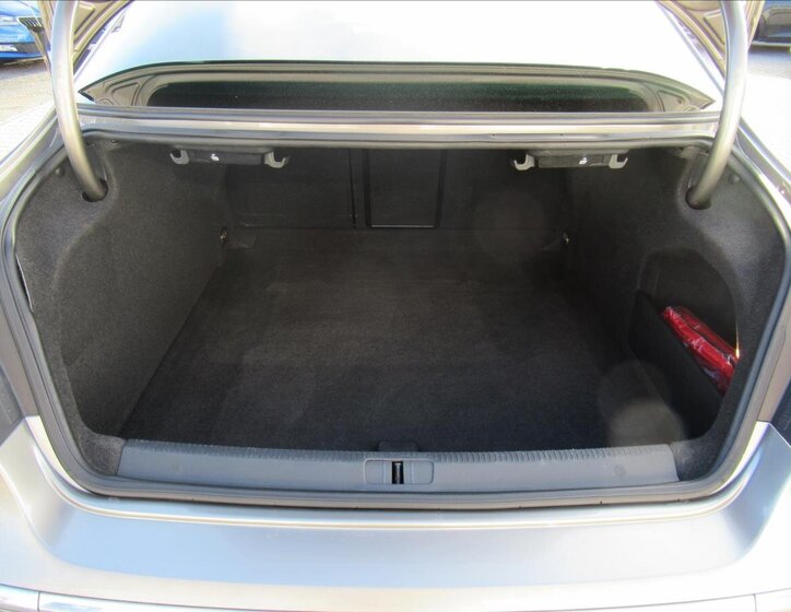 Volkswagen CC Sedan 2,0 l 103 kw