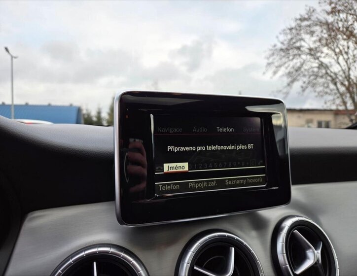 Mercedes-Benz CLA Sedan 1,8 l 100 kw