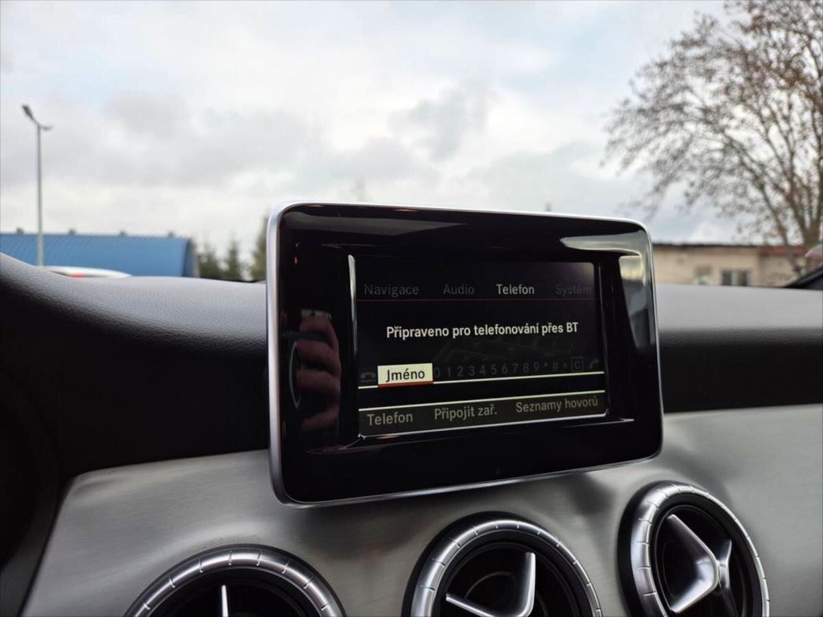 Mercedes-Benz CLA Sedan 1,8 l 100 kw