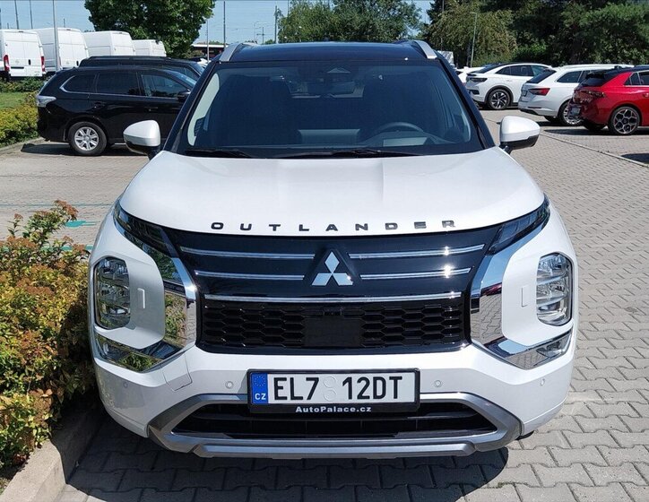 Mitsubishi Outlander SUV / Terénní 2,4 l 225 kw