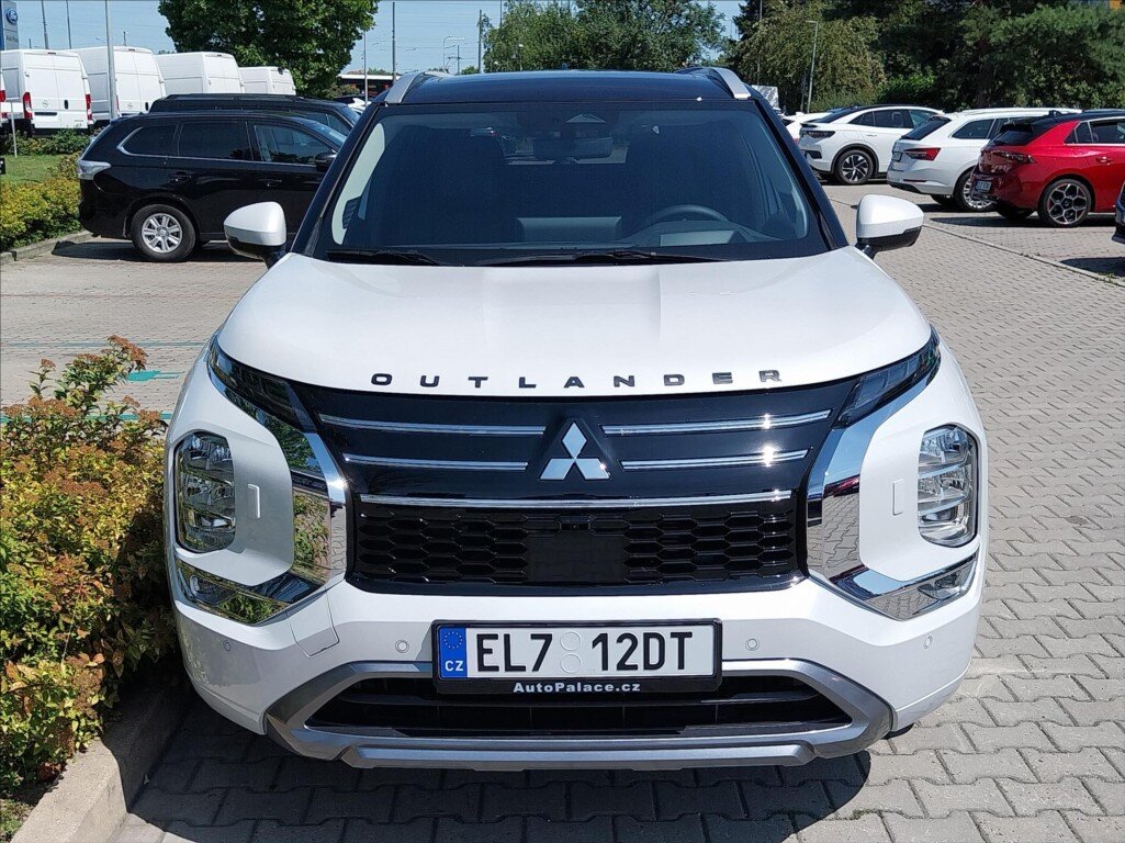 Mitsubishi Outlander SUV / Terénní 2,4 l 225 kw