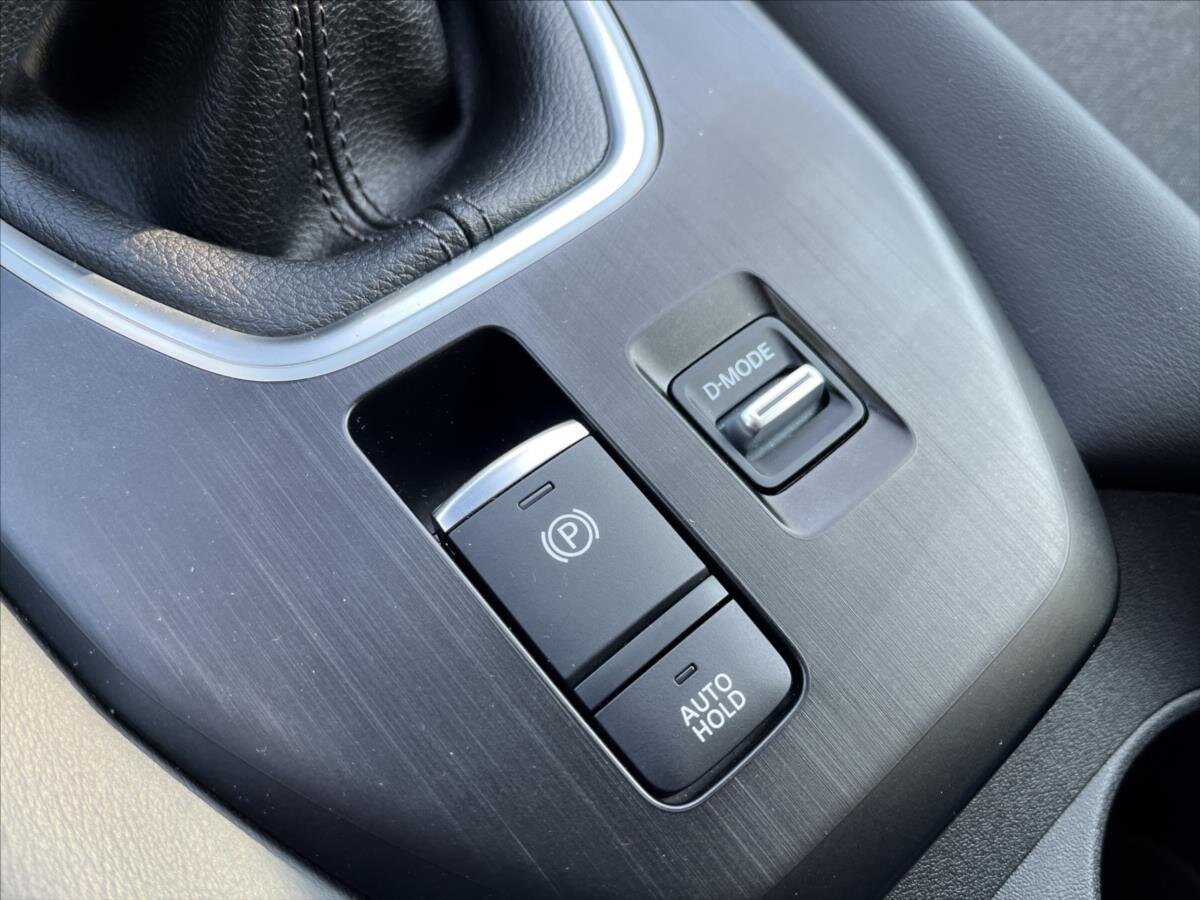 Nissan Qashqai SUV / Terénní 1,3 l 116 kw