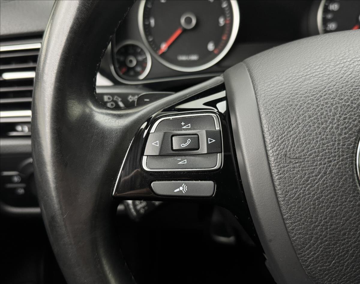 Volkswagen Touareg SUV / Terénní 3,0 l 193 kw