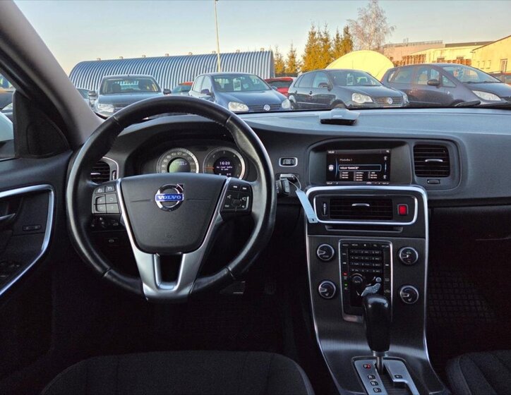 Volvo V60 Kombi 2,0 l 120 kw