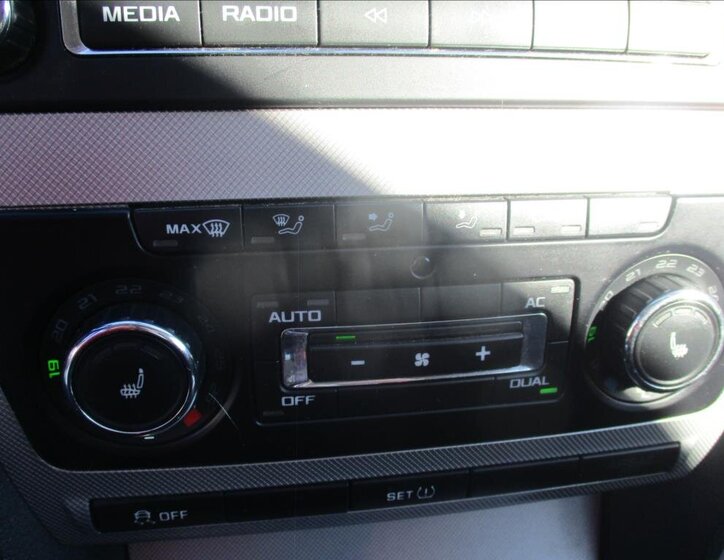 Škoda Octavia Sedan / Limuzína 2,0 l 103 kw