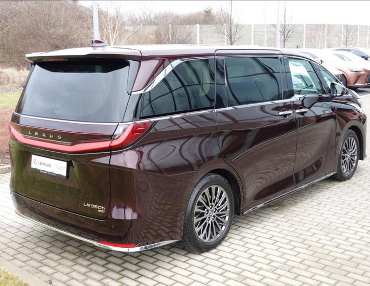 Lexus LM 350h 5