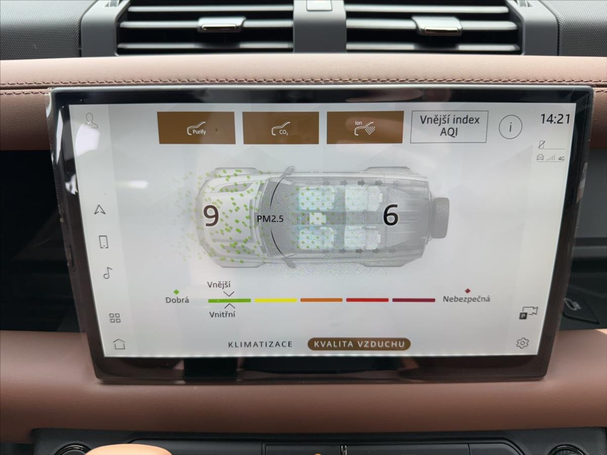 Land Rover Defender SUV 4,4 l 467 kw