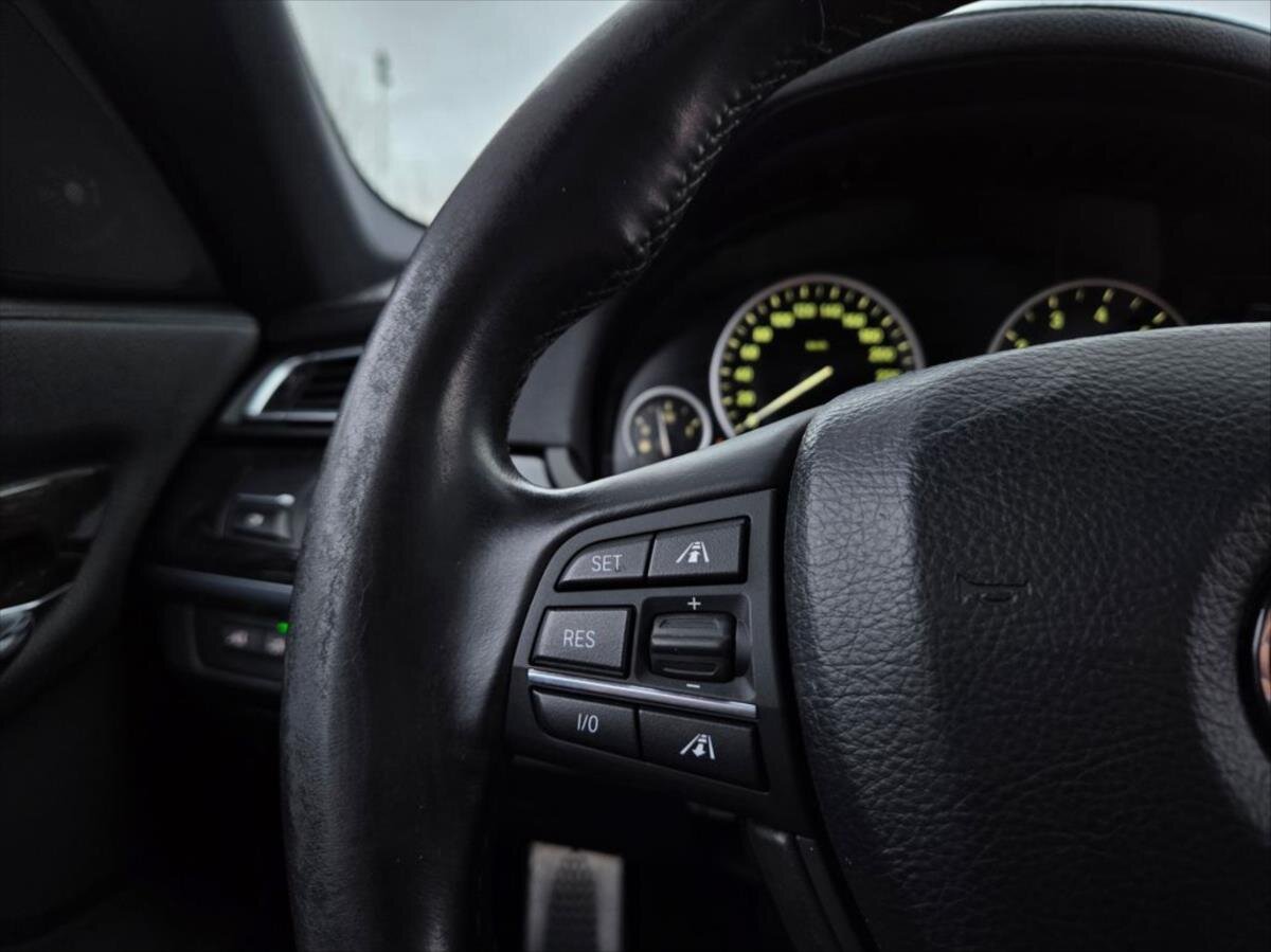 BMW Řada 7 Sedan / Limuzína 4,4 l 300 kw