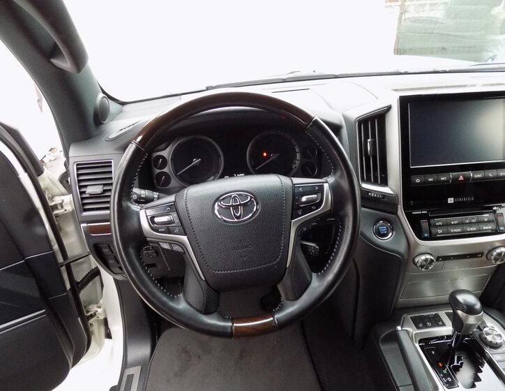 Toyota Land Cruiser 23