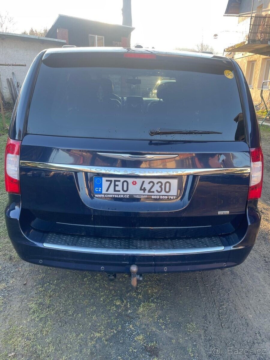 Chrysler Town & Country MPV 3,6 l 208 kw