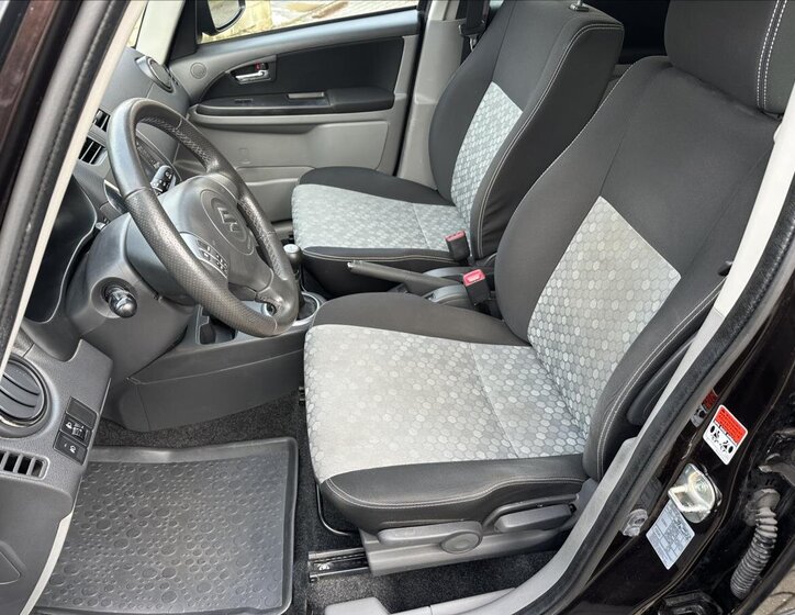 Suzuki SX4 11