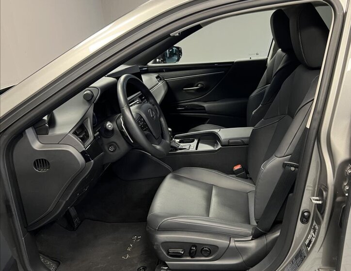 Lexus ES 300h Sedan 2,5 l 160 kw