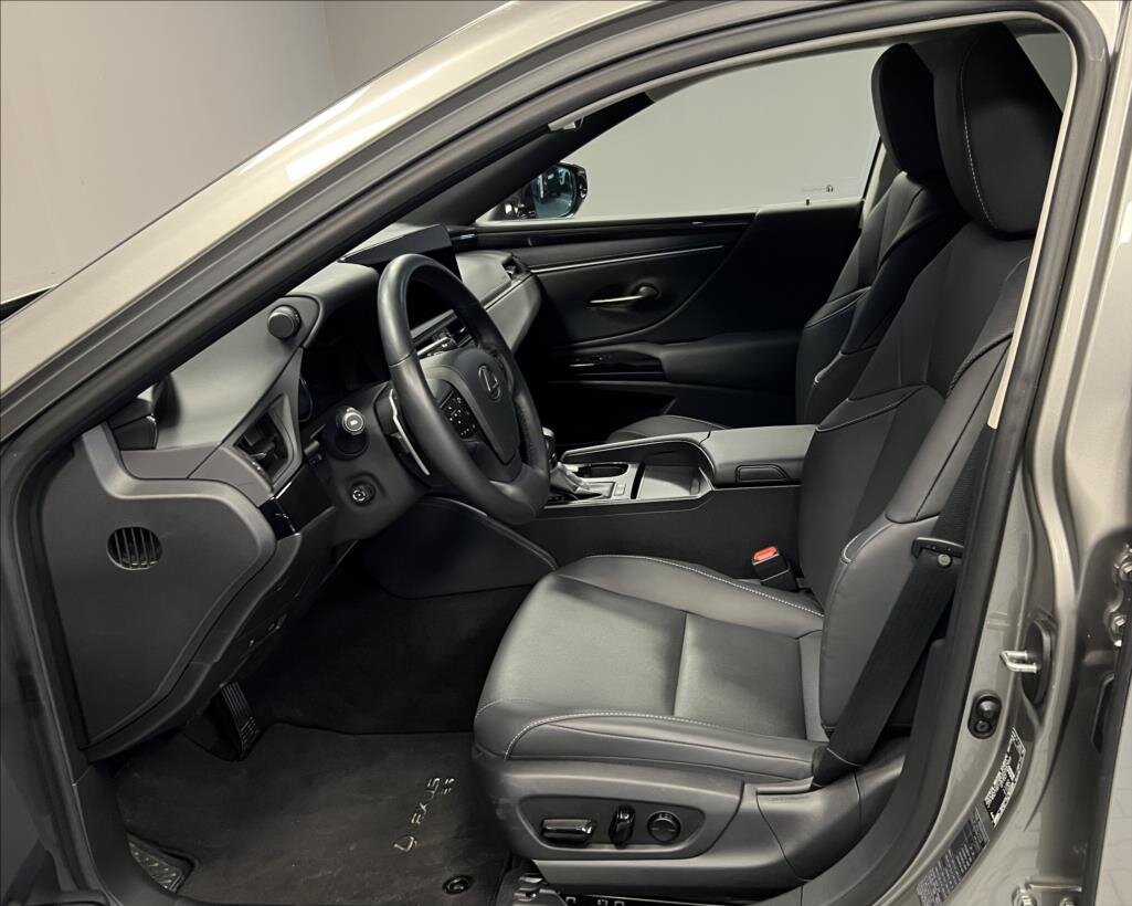 Lexus ES 300h Sedan 2,5 l 160 kw