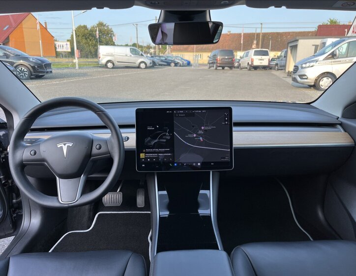 Tesla Model 3 19