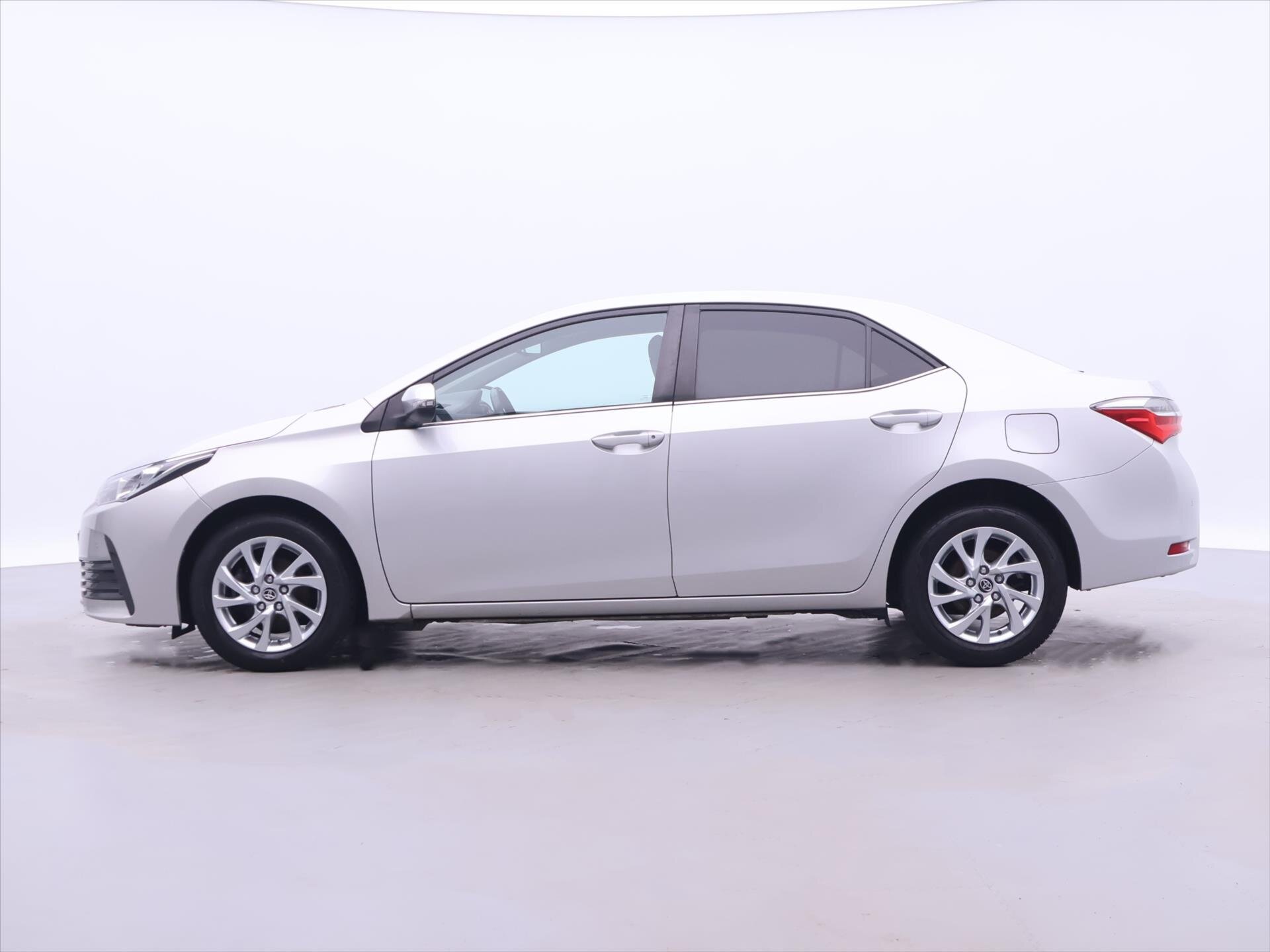 Toyota Corolla Sedan / Limuzína 1,6 l 97 kw