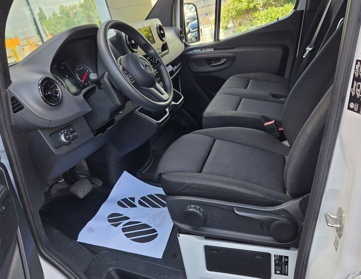 Mercedes-Benz Sprinter 9