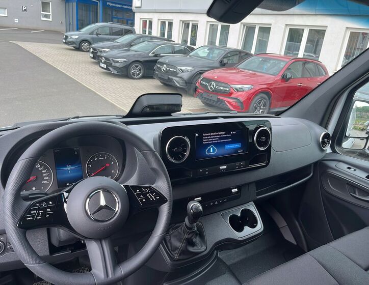 Mercedes-Benz Sprinter 9