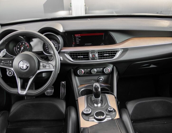 Alfa Romeo Stelvio SUV 2,0 l 206 kw