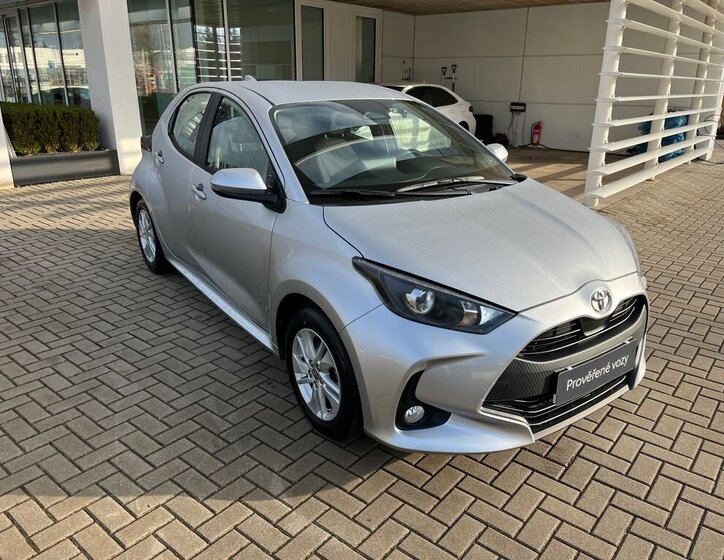 Toyota Yaris 8