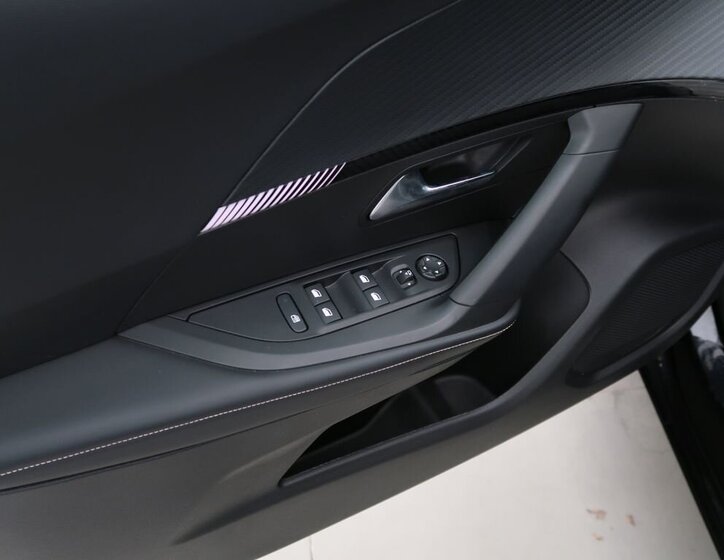 Peugeot 2008 SUV / Terénní 1,2 l 74 kw