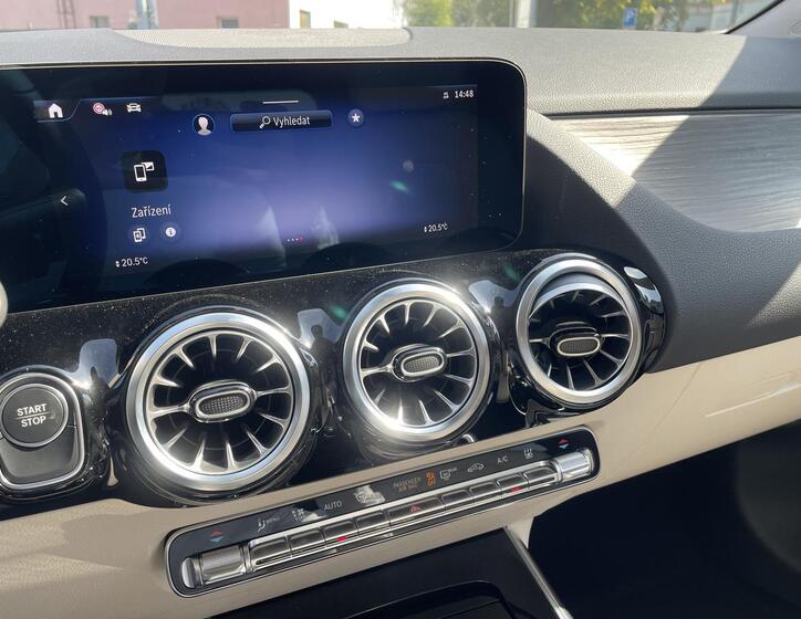 Mercedes-Benz EQA 17