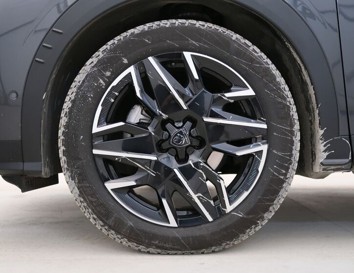 Peugeot 3008 SUV 1,2 l 100 kw